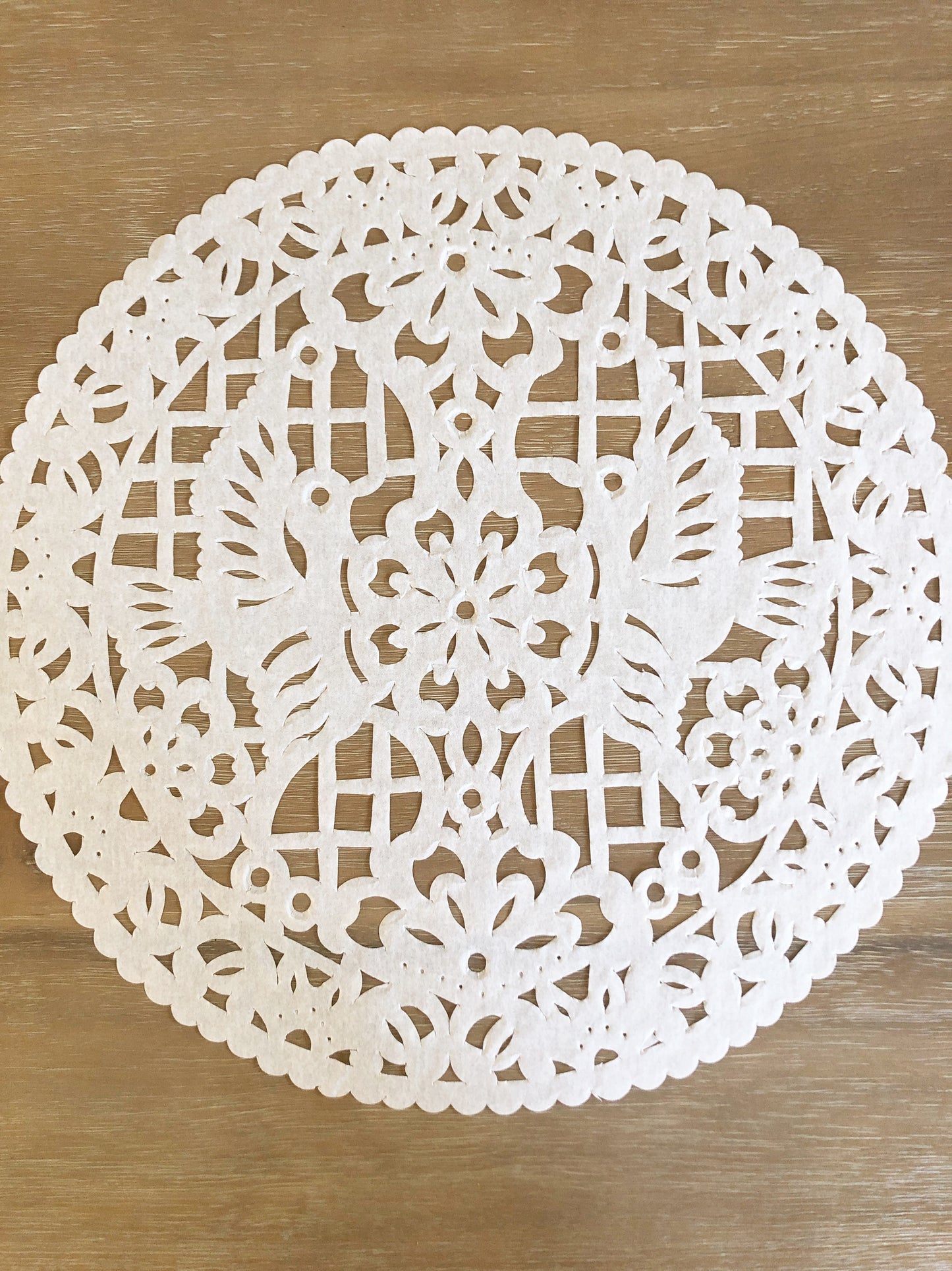 Tissue doilies- set of 4 placemats