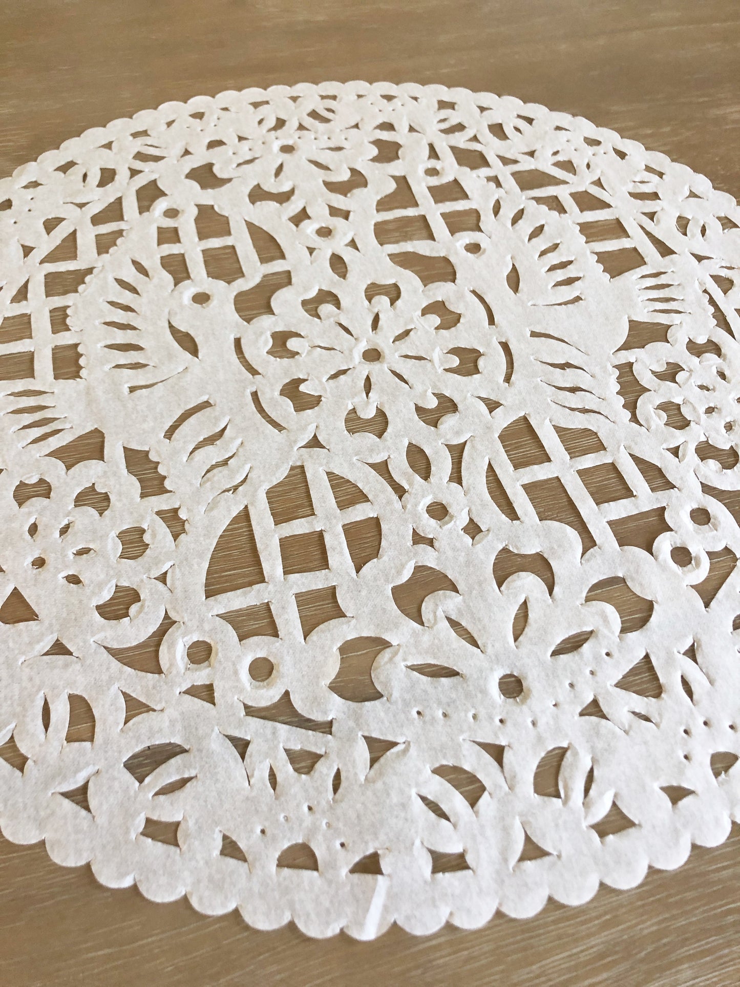 Tissue doilies- set of 4 placemats